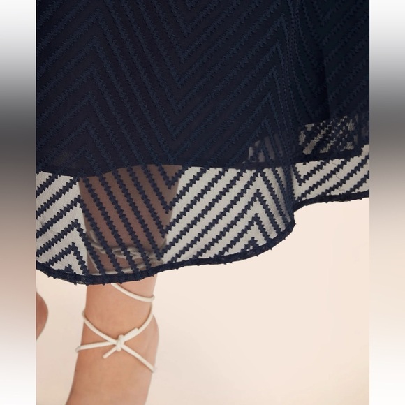 BloomChic Plus Size XL Solid Geometric Pocket Mesh Lantern Sleeve Belted Dress - Picture 8 of 10